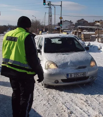 МВР зове: Не оставяйте колата  с включен двигател