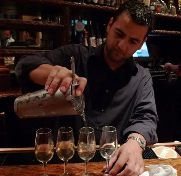 Набират бармани и сервитьори за Германия