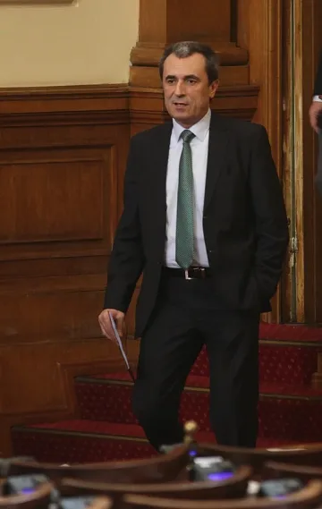 Орешарски иска по-конкретни въпроси за референдума