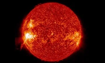 Вижте как изглежда слънчево затъмнение от космоса