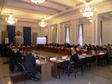 Разглеждат напредъка по оперативните програми през 2013 година