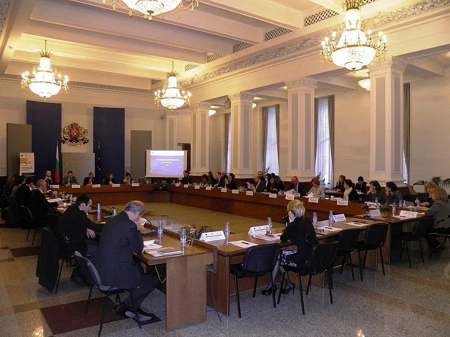 Разглеждат напредъка по оперативните програми през 2013 година