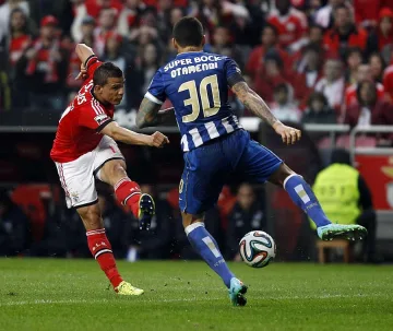 Юнайтед с оферта за защитник на Порто