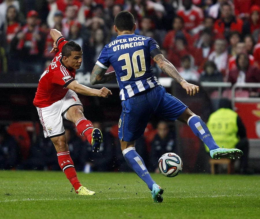 Юнайтед с оферта за защитник на Порто