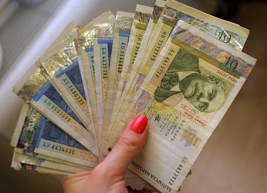 Падат три такси по кредитите