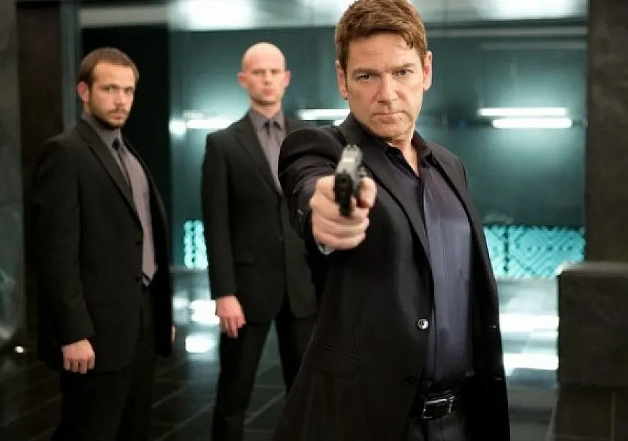 Наше момче пази Кенет Брана