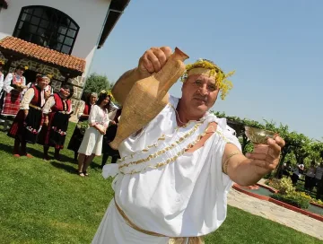 Коронясват Цар на виното в благоевградско село