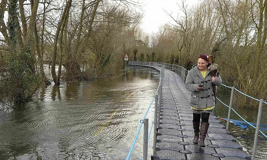 Великобритания се бори с наводненията