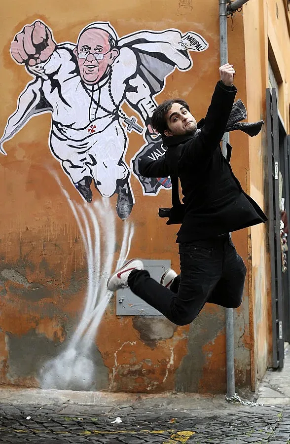 Папата се хареса като Супермен