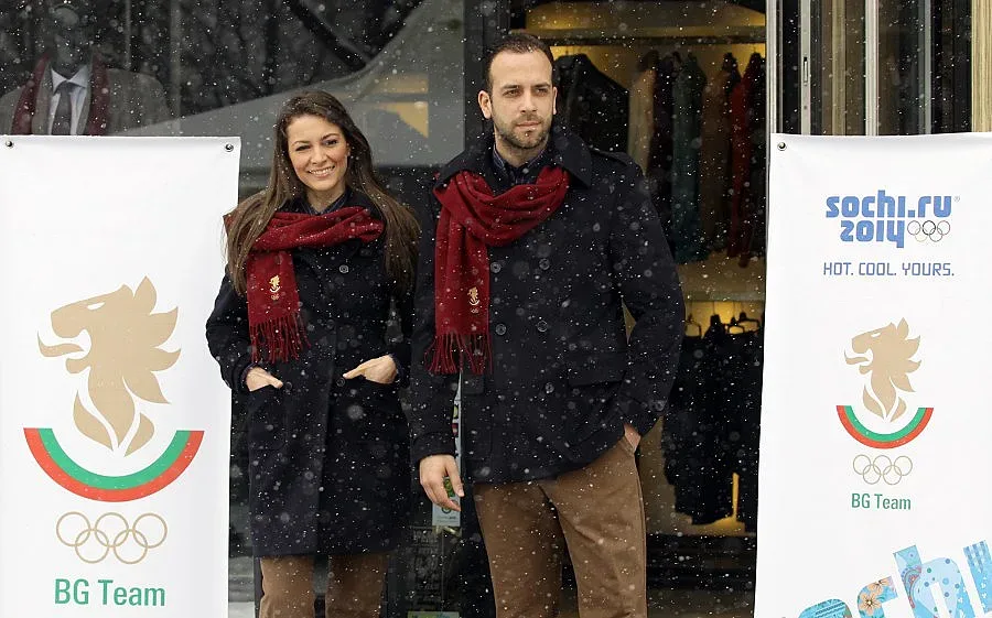 Официалните облекла на олимпийците в сини и кафеви тонове