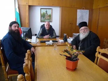 Отец Иван благодари на полицията