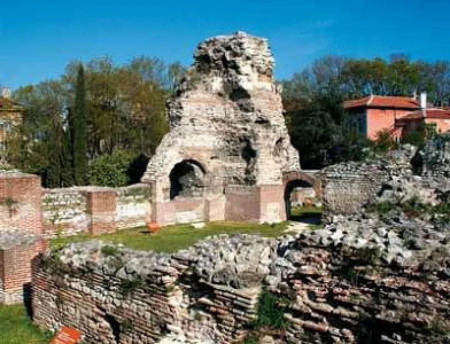 Безплатни вояжи на туристите до артефакти във Варна