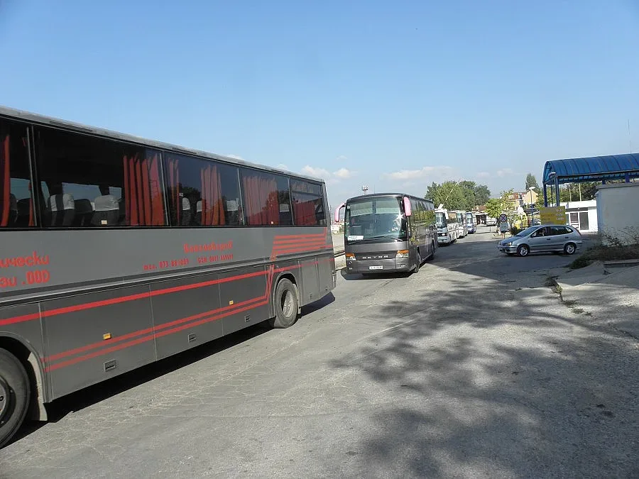 Протестът на автобусите и камионите се отлага