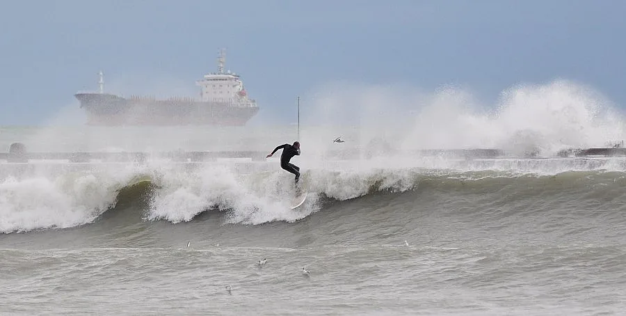 Поморие става рай за сърфисти