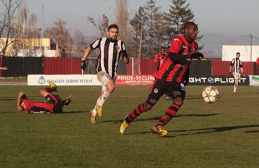 "Локо" (София) изгони двама