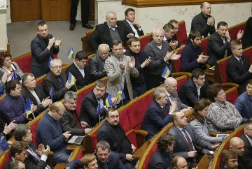 Паднаха крайните закони срещу протестите в Украйна