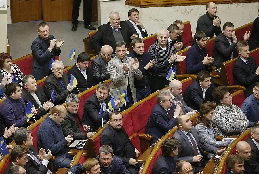 Паднаха крайните закони срещу протестите в Украйна