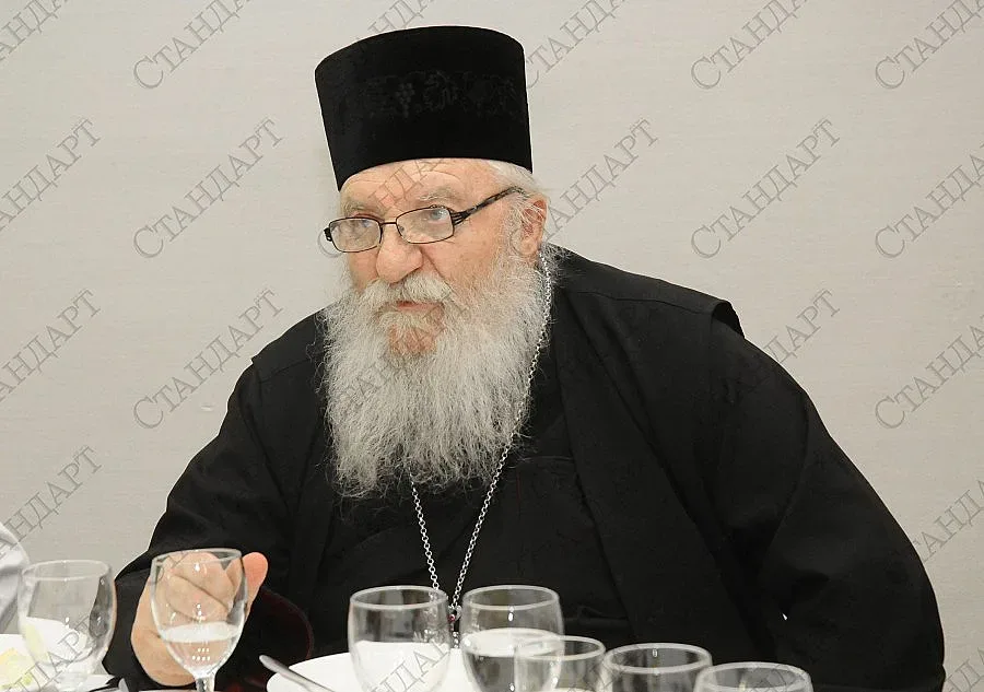 Хванаха крадците, обрали приюта на отец Иван