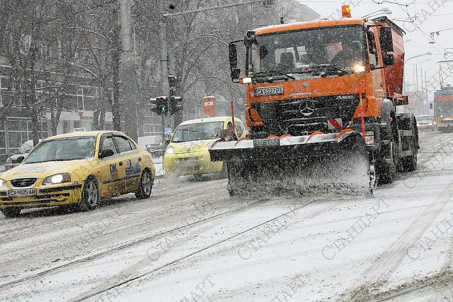 Нормализира се зимната обстановка в страната
