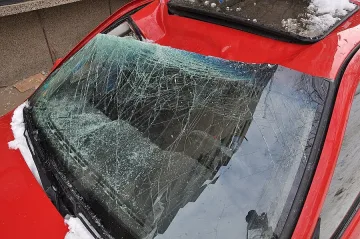 Леден къс едва не уби жена в Монтана