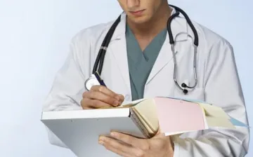 Британците са враждебни към медиците ни