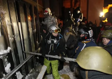 Опозицията отказва власт без предсрочни избори в Украйна