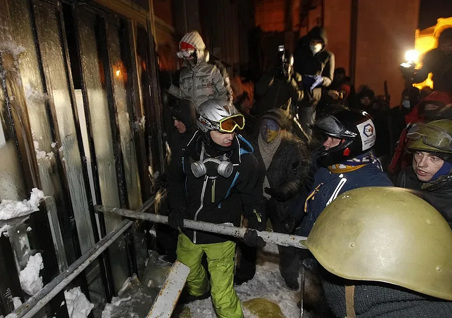 Опозицията отказва власт без предсрочни избори в Украйна