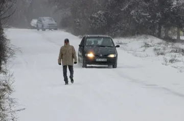 Жълт код и ограничения в движението заради снега
