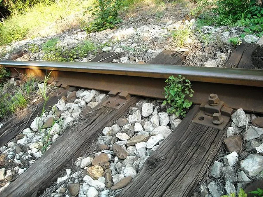 Липсват болтове по ж.п. линията Монтана – Берковица