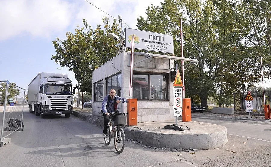 Срив в системата блокира турската граница