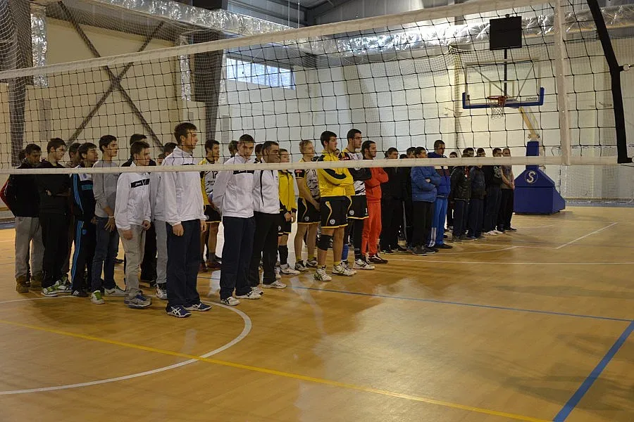 Деца и юноши на волейболен турнир в Благоевград