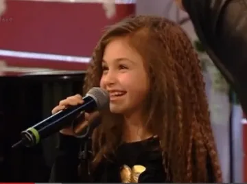 Крисия пяла в Кубрат като Лили