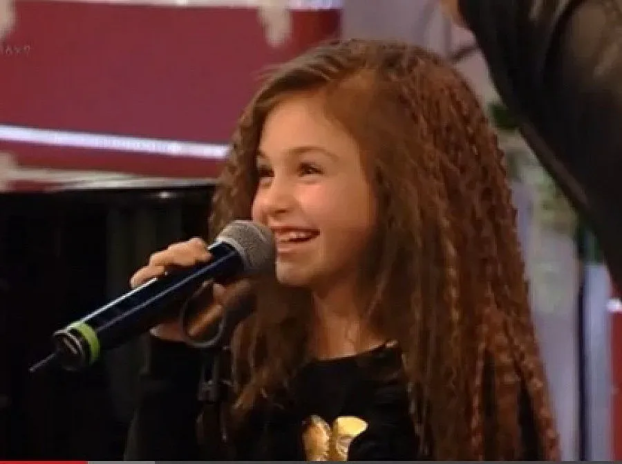 Крисия пяла в Кубрат като Лили