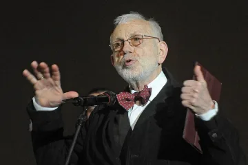 Ицко Финци спи до "Мона Лиза"