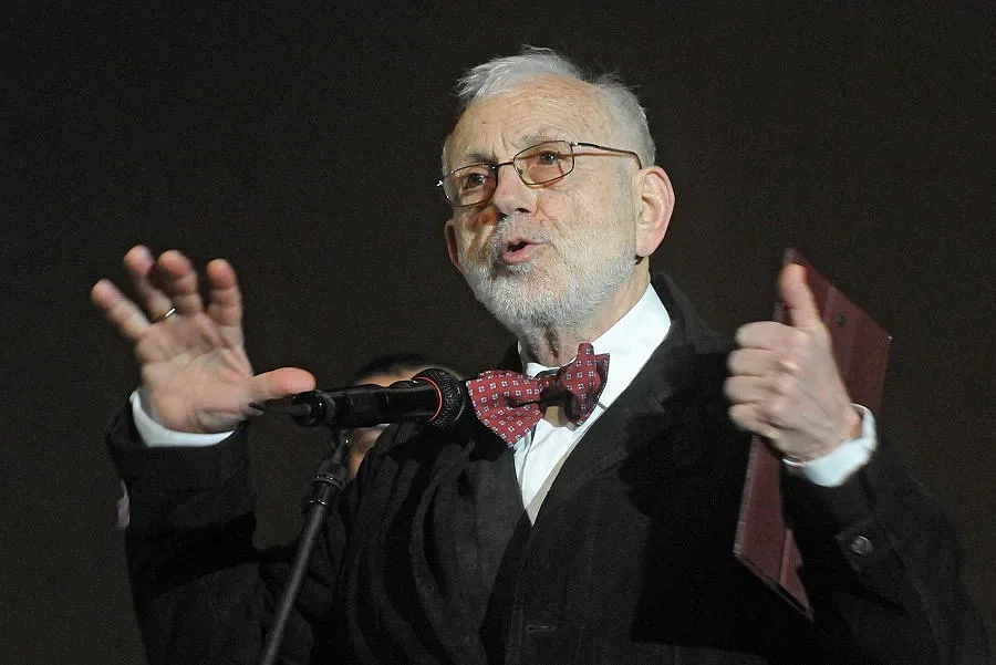 Ицко Финци спи до "Мона Лиза"