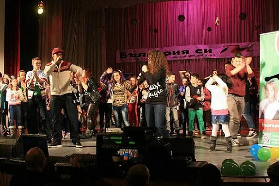 Печенката, Бобо и Сантра - гости на тийнеджърите в Кърджали  