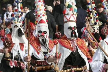 Три дни "Сурва" радва с колорита си