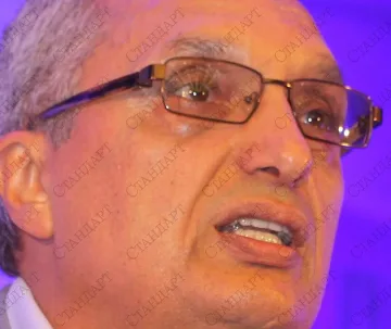 Шезлонг спасил Костов от нападателя му