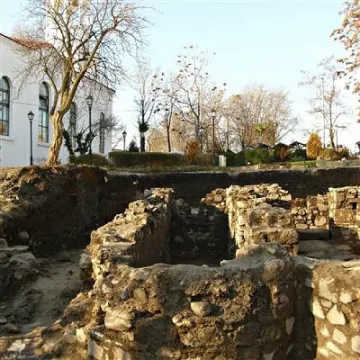 Созопол с черна жена като Лувъра