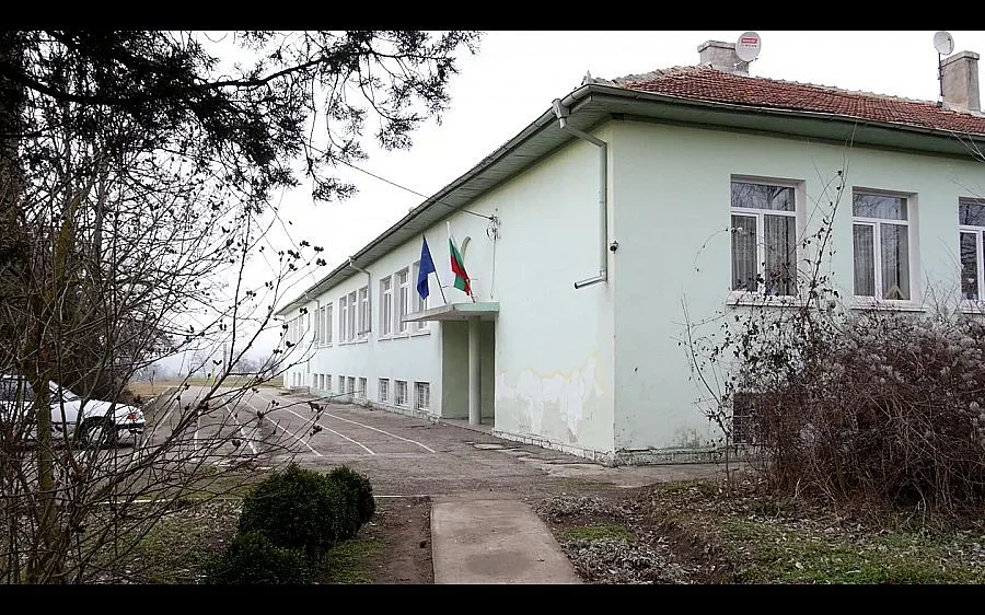 Похотливият даскал изнудвал с двойки