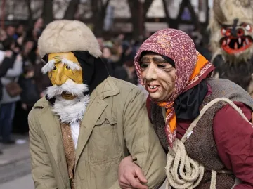 Пускат допълнителни влакове заради пернишката "Сурва"