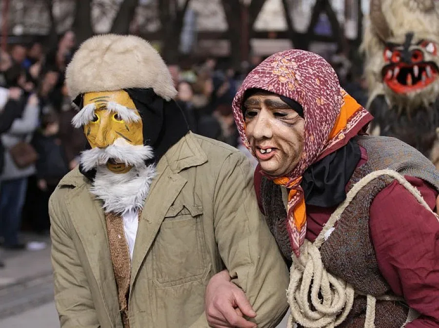 Пускат допълнителни влакове заради пернишката "Сурва"