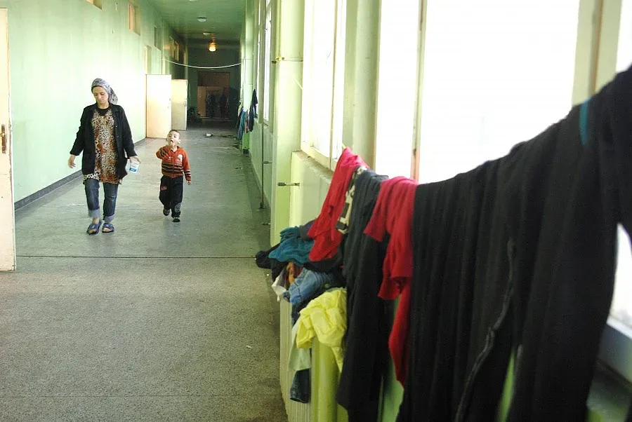 Пияни бежанци изведени с полиция от Военна рампа