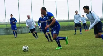 Холандец бележи за "Черноморец"