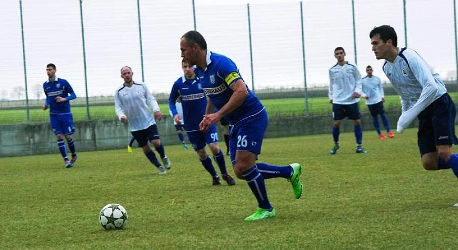 Холандец бележи за "Черноморец"