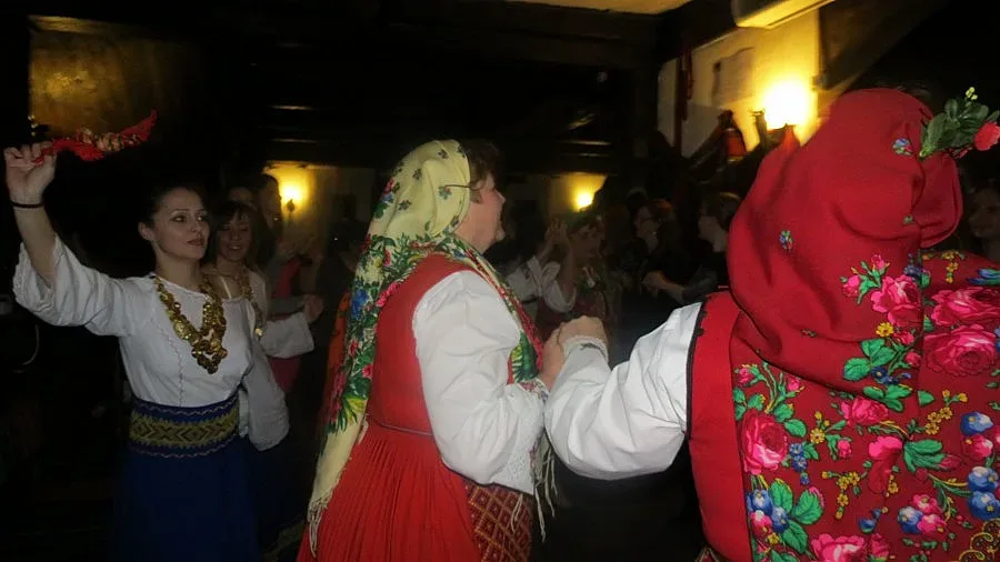 Кмет почерпи майки в механа