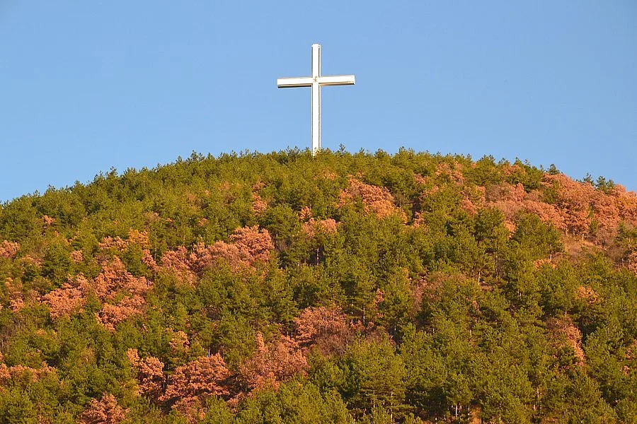 Гардове пазят кръста над Благоевград