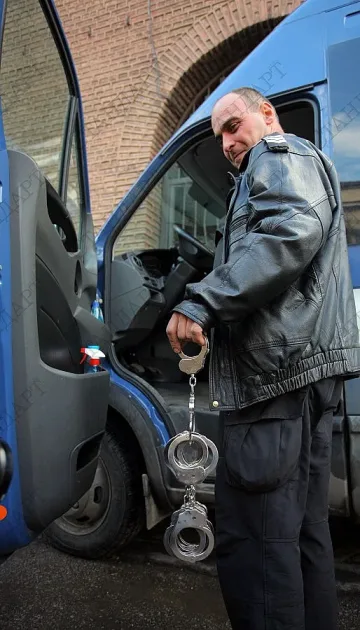 Убиец избяга с паспорт-менте, за да отърве затвора