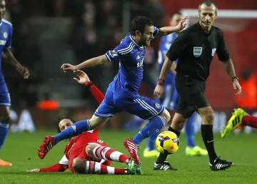 Мата чупи трансферния рекорд на Бербатов в Юнайтед 