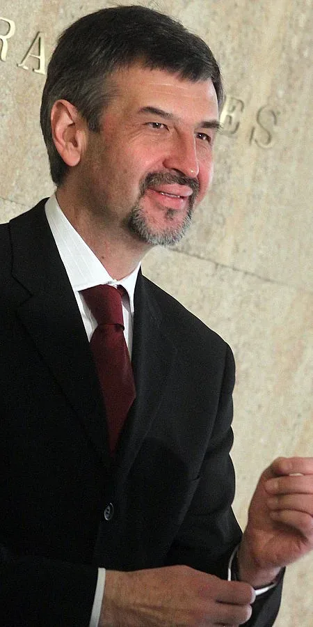 Димитров: Идвайте на Острова с подписан договор